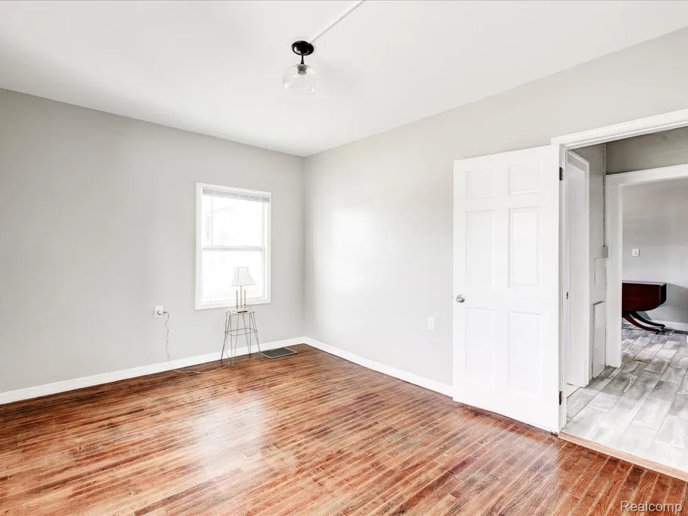 1639 LAPEER AVENUE Port Huron City, MI 48060