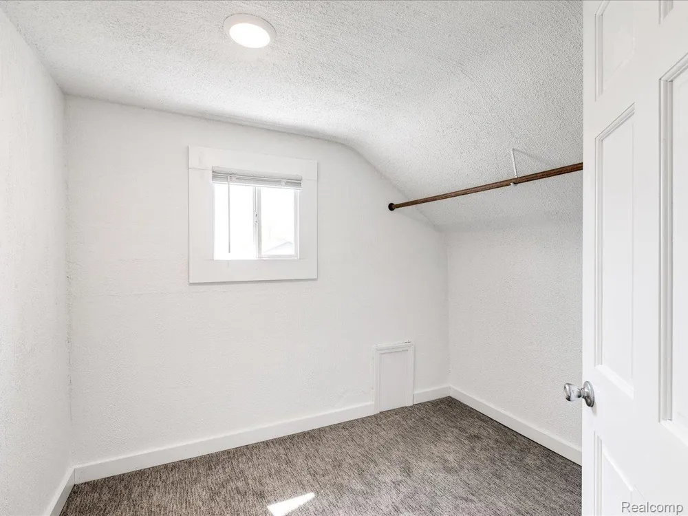 1639 LAPEER AVENUE Port Huron City, MI 48060