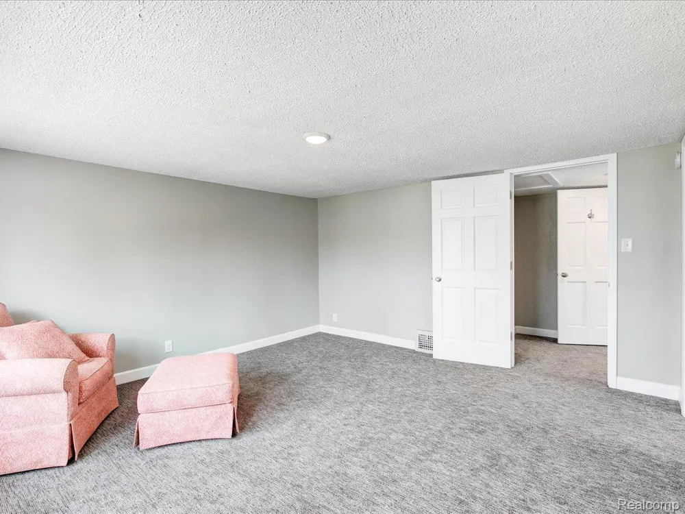 1639 LAPEER AVENUE Port Huron City, MI 48060