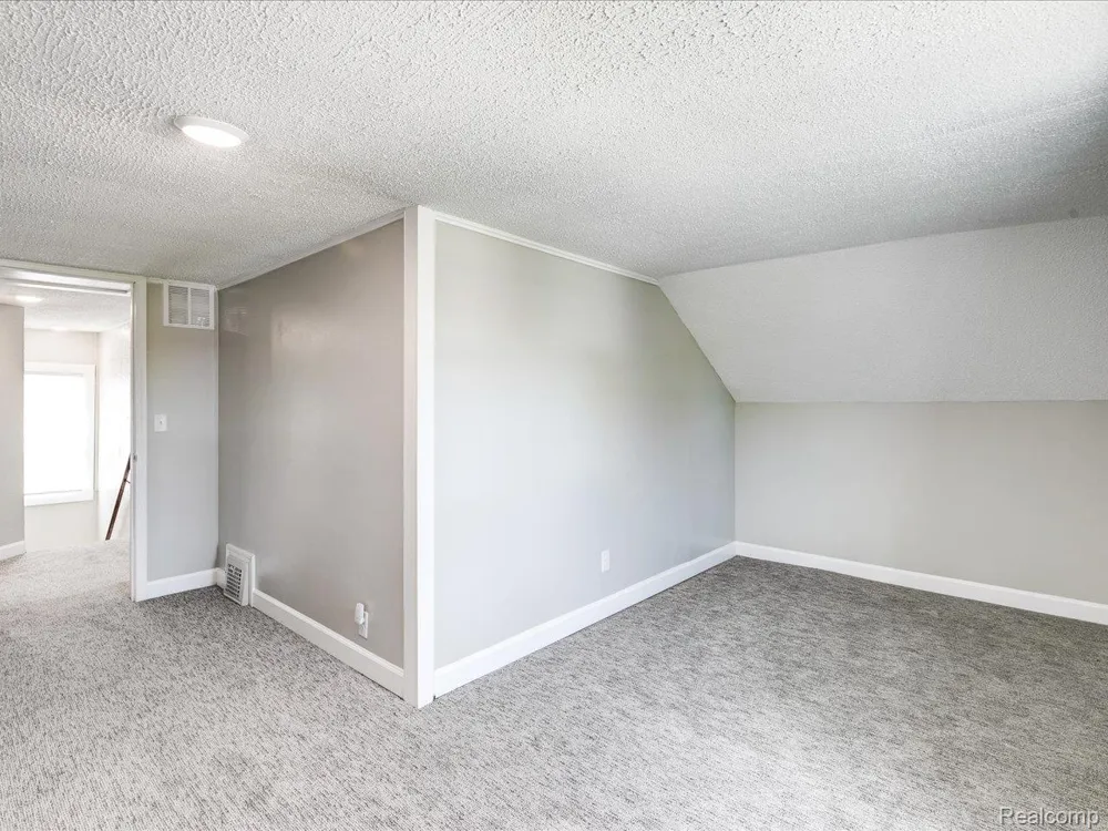 1639 LAPEER AVENUE Port Huron City, MI 48060