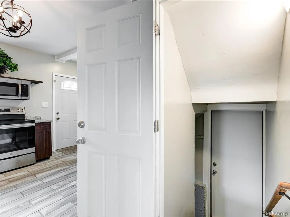 1639 LAPEER AVENUE Port Huron City, MI 48060