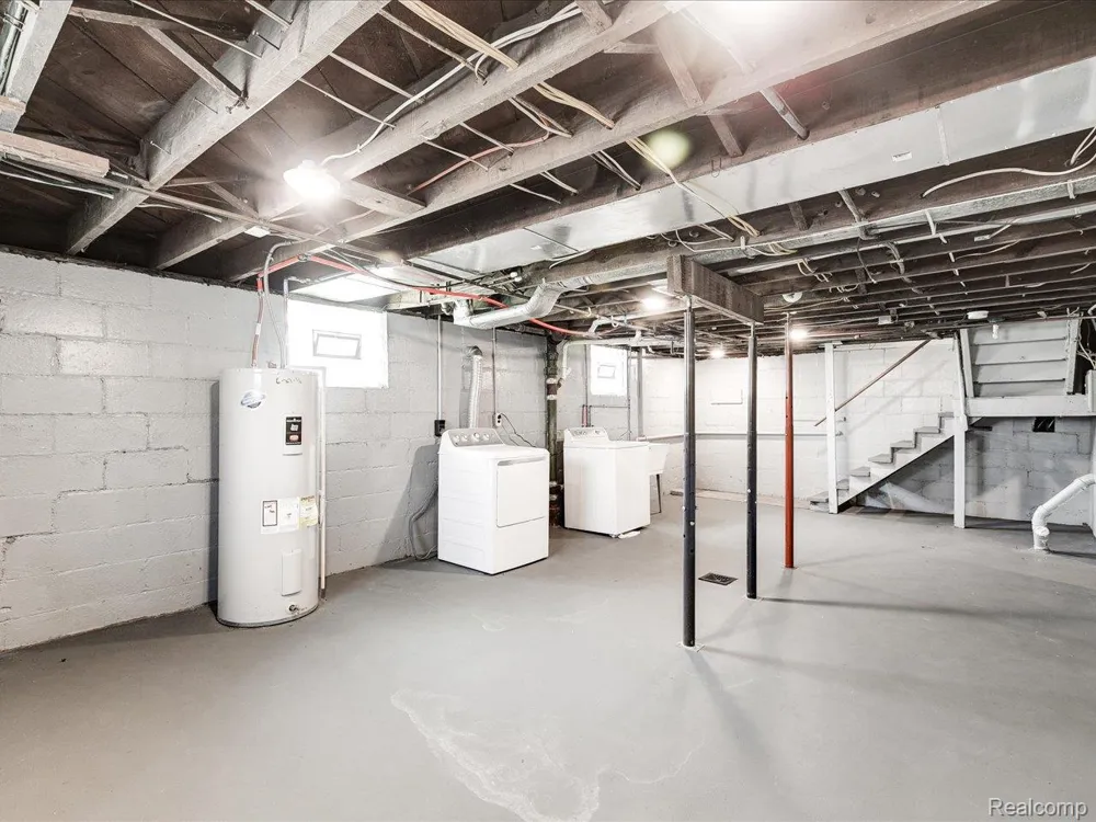 1639 LAPEER AVENUE Port Huron City, MI 48060