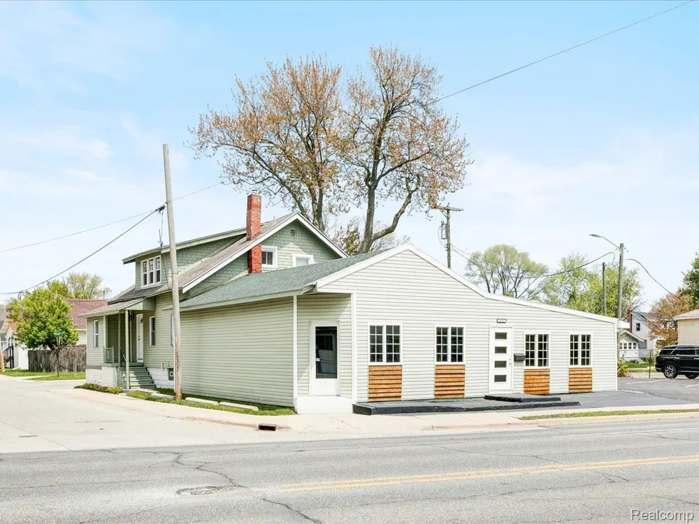 1639 LAPEER AVENUE Port Huron City, MI 48060