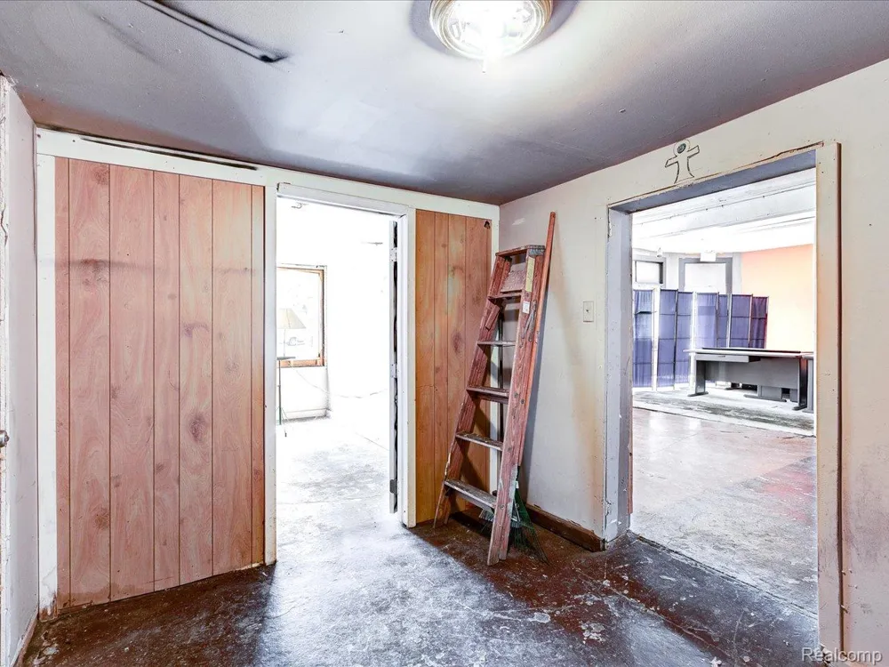 1639 LAPEER AVENUE Port Huron City, MI 48060