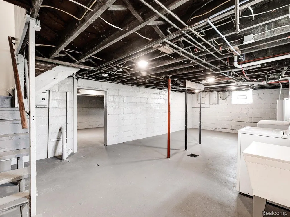 1639 LAPEER AVENUE Port Huron City, MI 48060