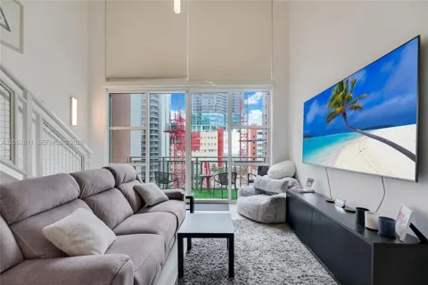 244 Biscayne Blvd #644