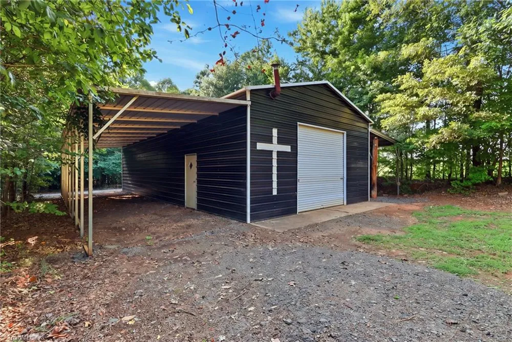 6193 Tri-county Drive Gibsonville, NC 27249