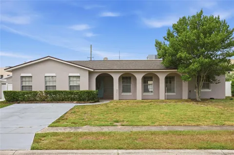 4 CARRIAGE HILL CIRCLE
