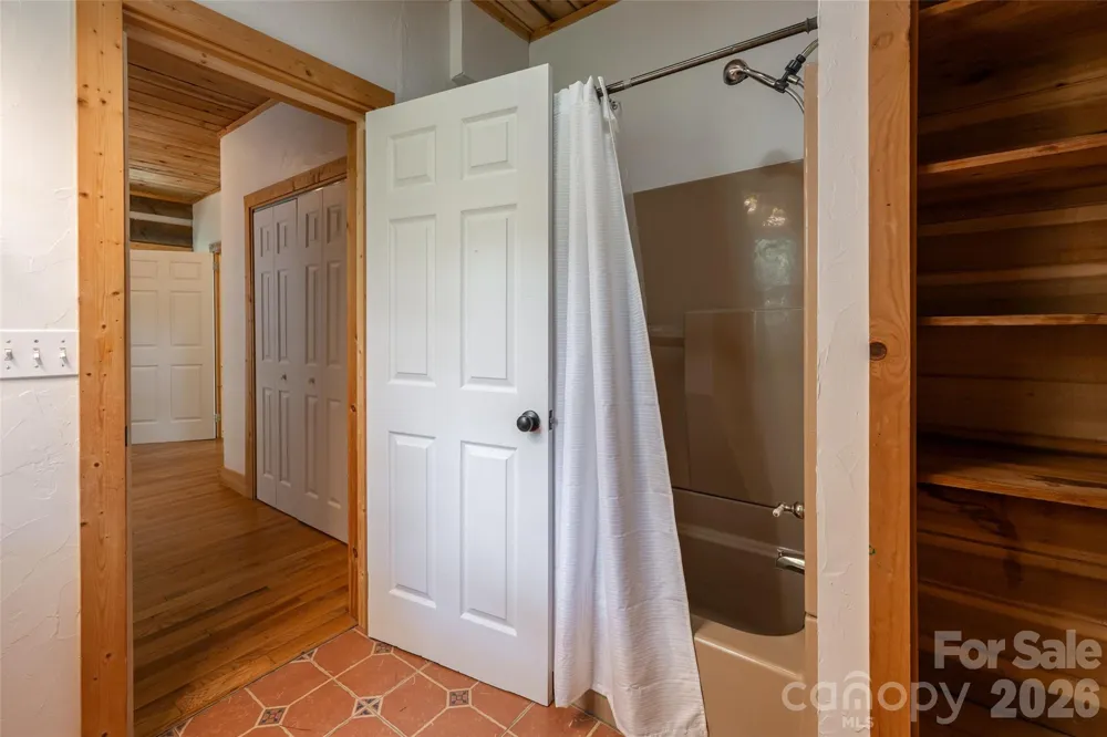 24 Gregory Hill Road Fairview, NC 28730