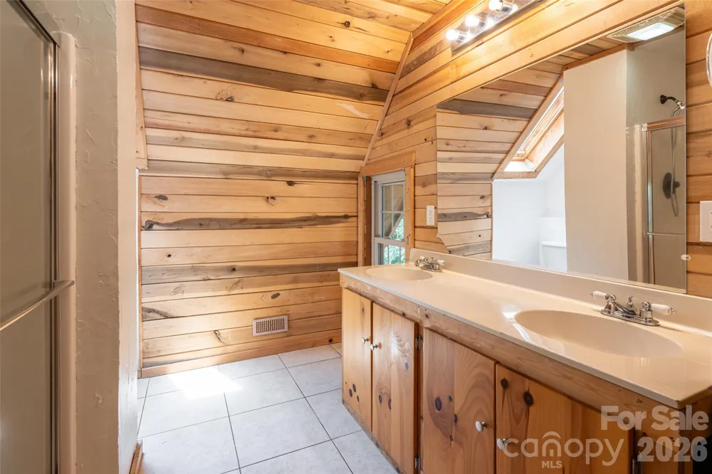 24 Gregory Hill Road Fairview, NC 28730