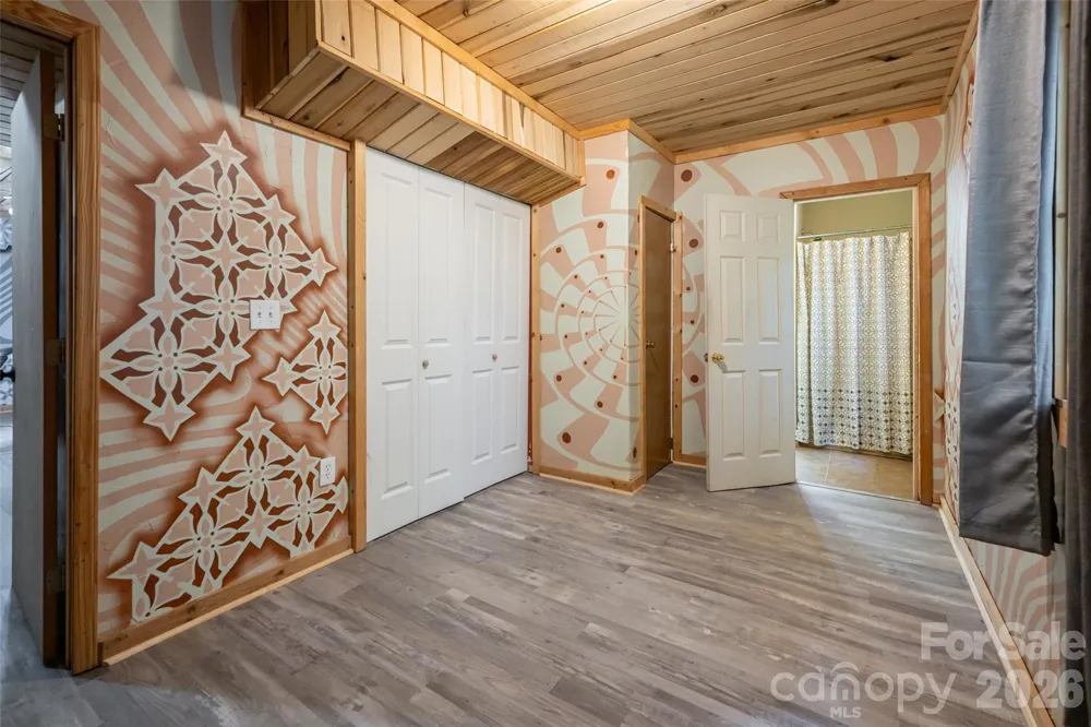 24 Gregory Hill Road Fairview, NC 28730