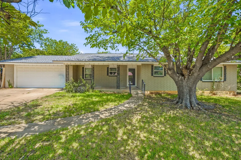 1085 W Park Street Stephenville, TX 76401