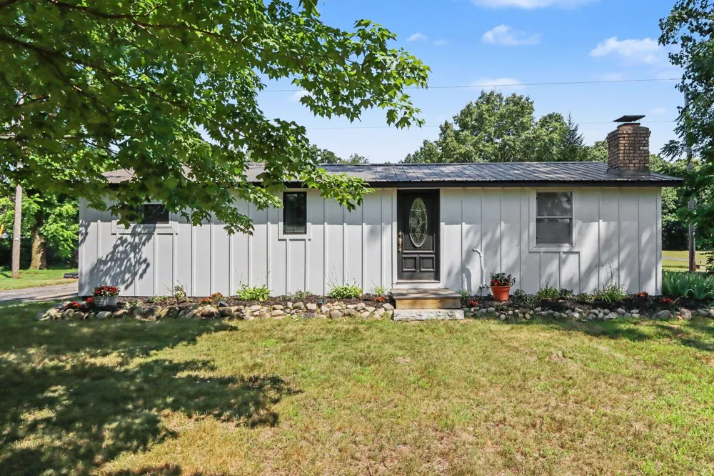 25490 Front Street Mattawan, MI 49071