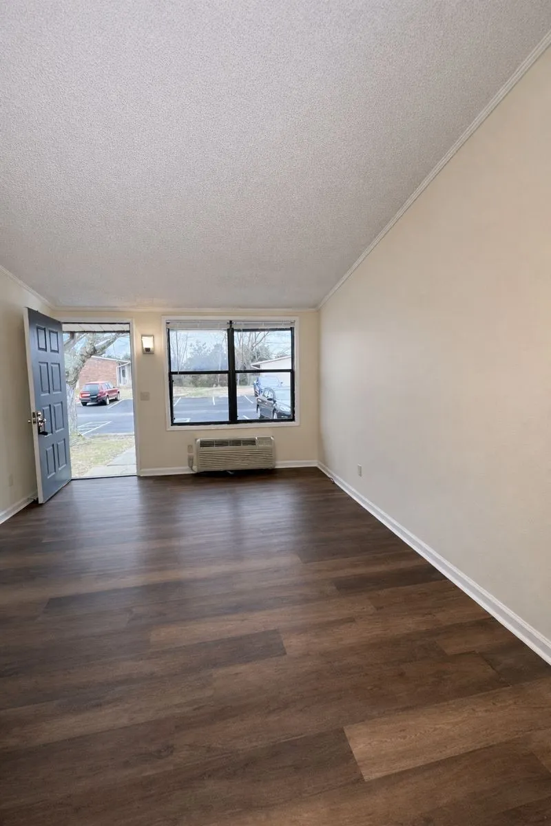 2421 Madison St #18 Clarksville, TN 37043