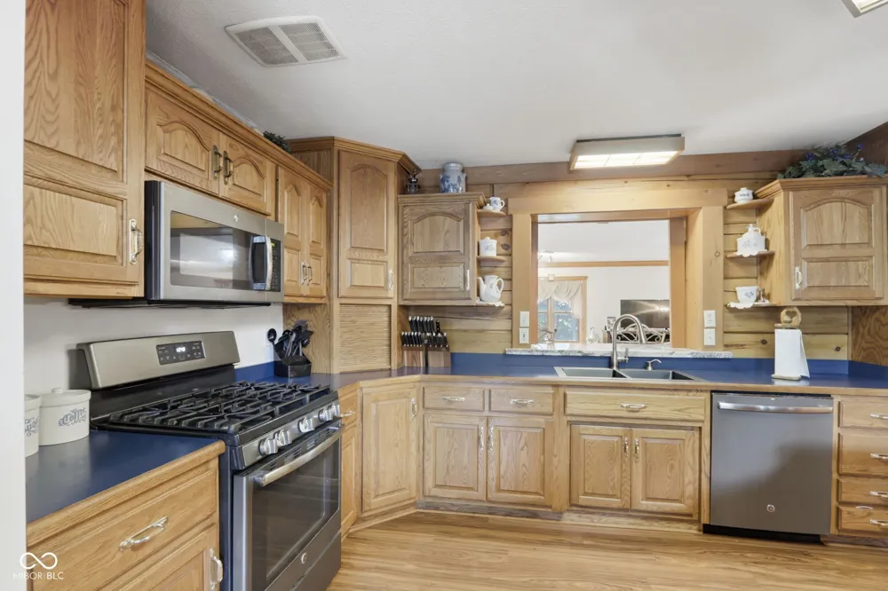 1375 800 E Manilla, IN 46150