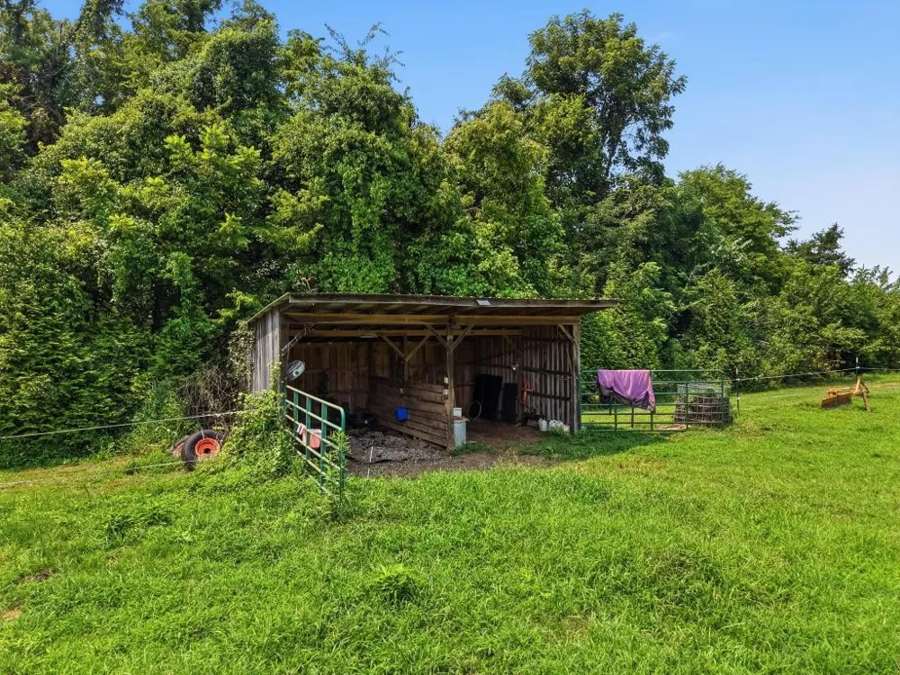 375 Brummitt Rd Castalian Springs, TN 37031