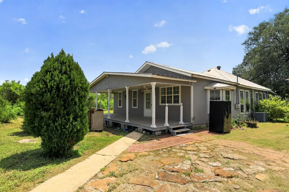 217 County Road 373 Uvalde, TX 78801