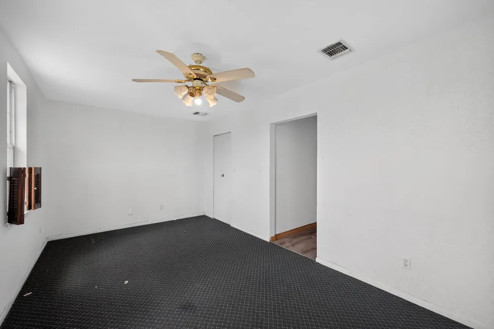 217 County Road 373 Uvalde, TX 78801