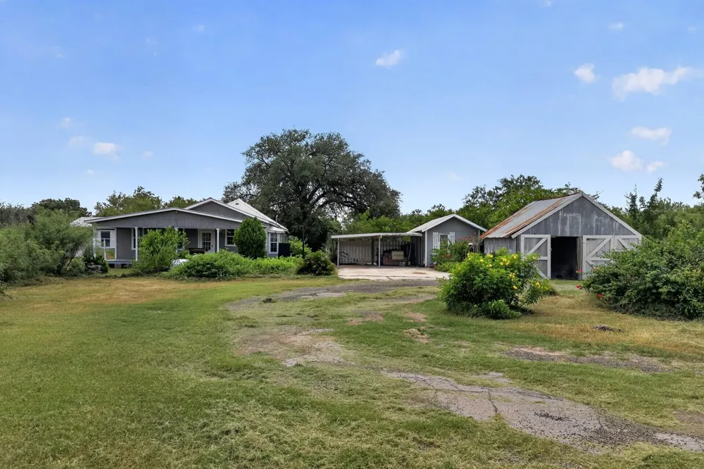 217 County Road 373 Uvalde, TX 78801