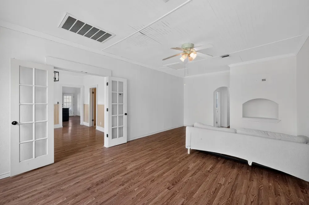 217 County Road 373 Uvalde, TX 78801