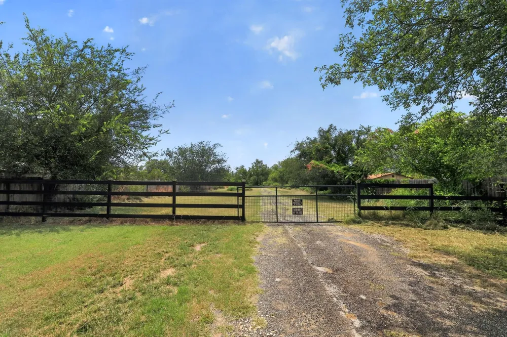 217 County Road 373 Uvalde, TX 78801