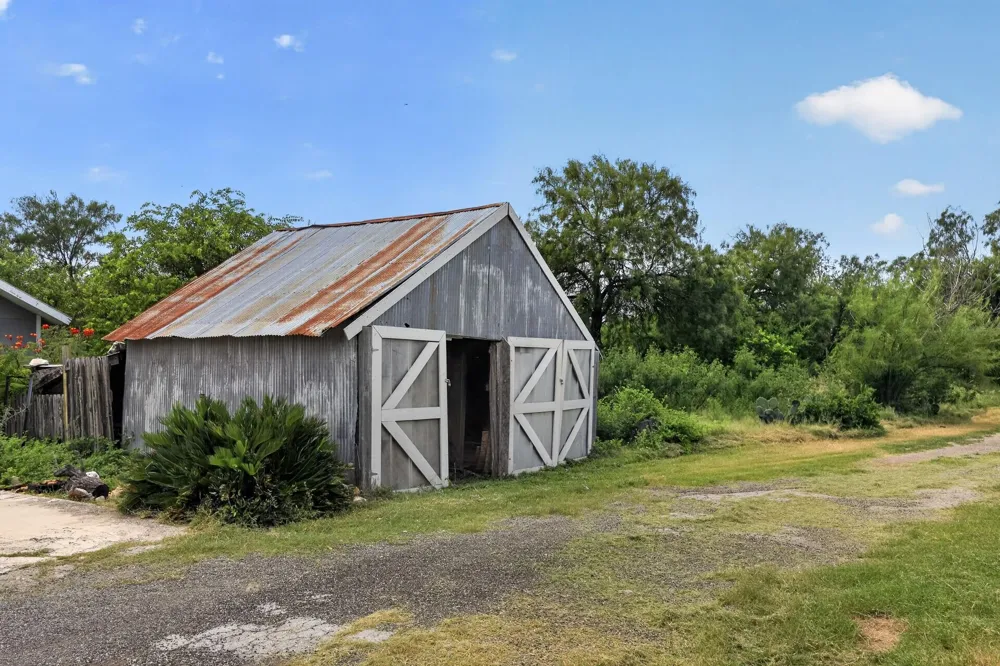 217 County Road 373 Uvalde, TX 78801