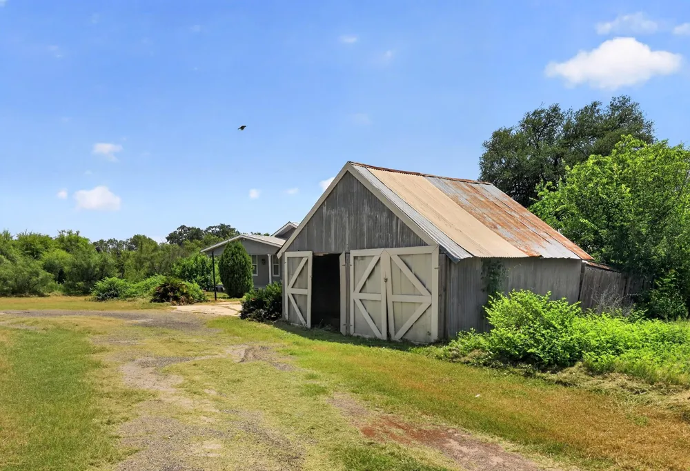 217 County Road 373 Uvalde, TX 78801