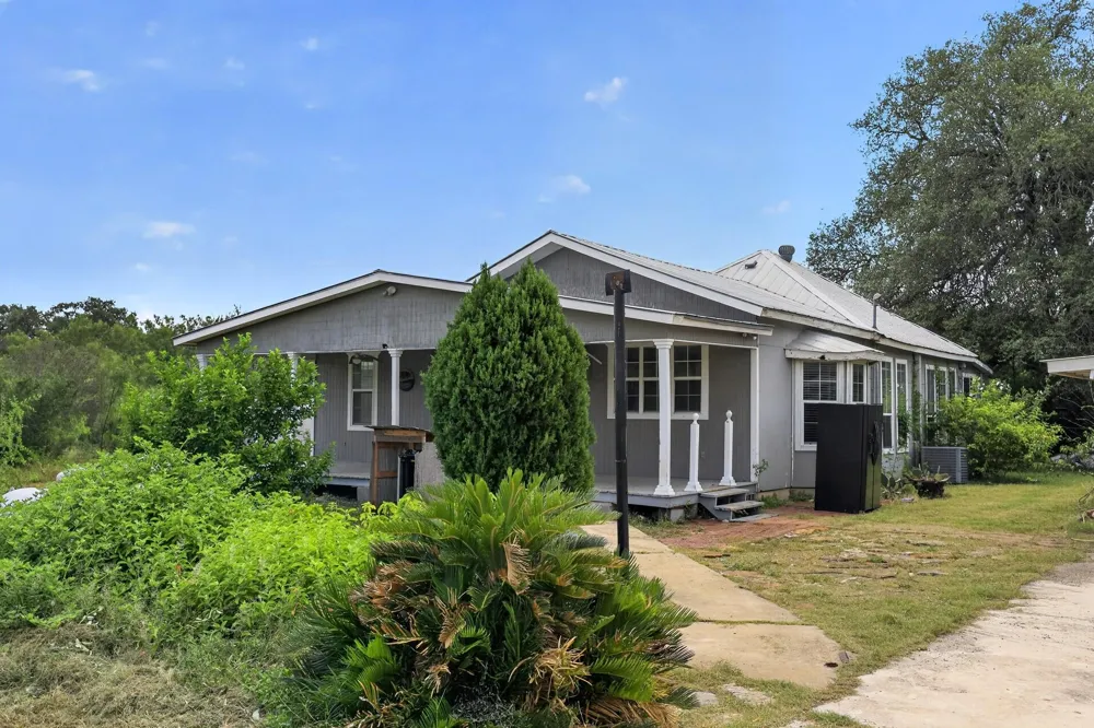 217 County Road 373 Uvalde, TX 78801