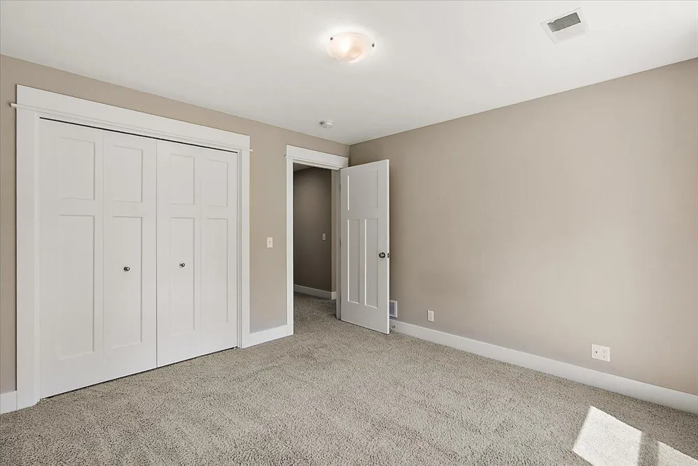 570 Riverbank Circle Zeeland, MI 49464