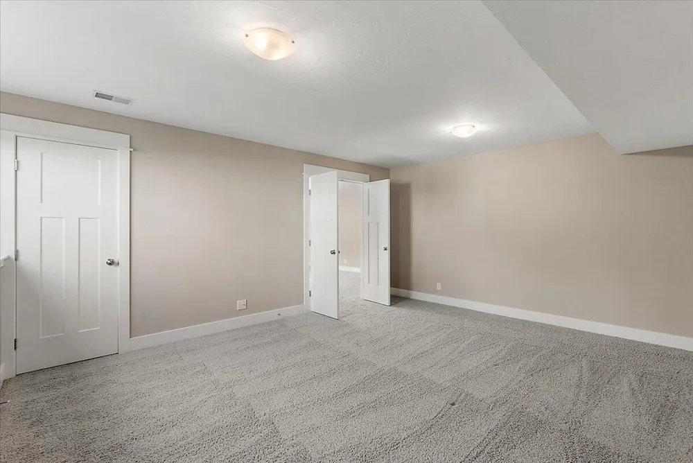 570 Riverbank Circle Zeeland, MI 49464