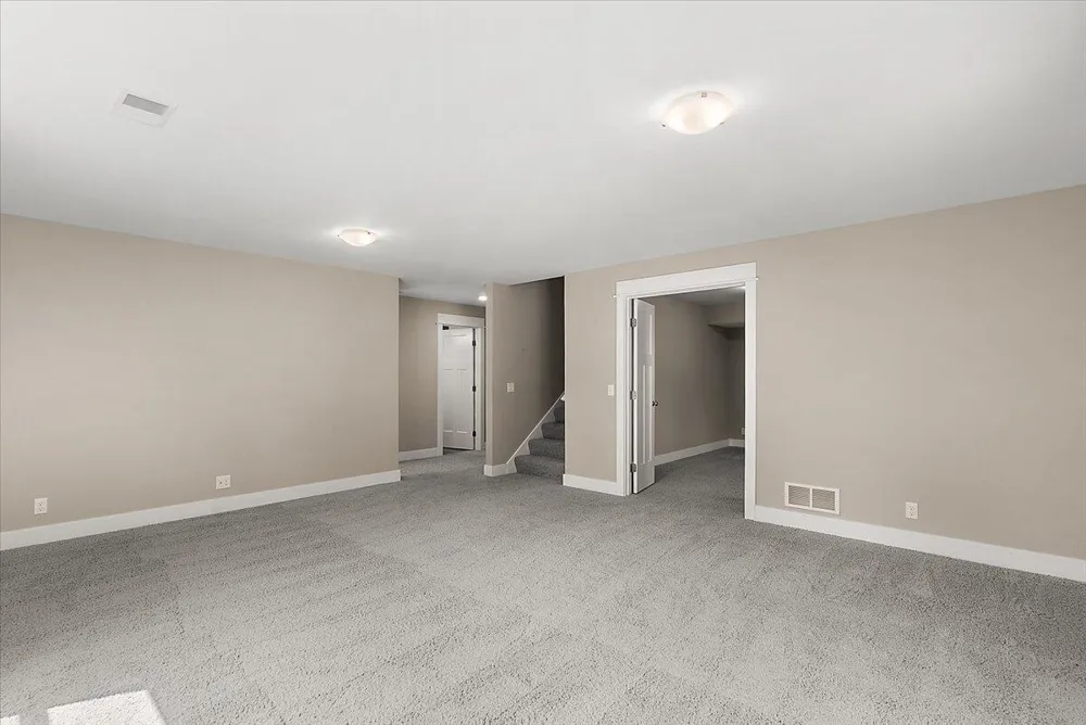 570 Riverbank Circle Zeeland, MI 49464