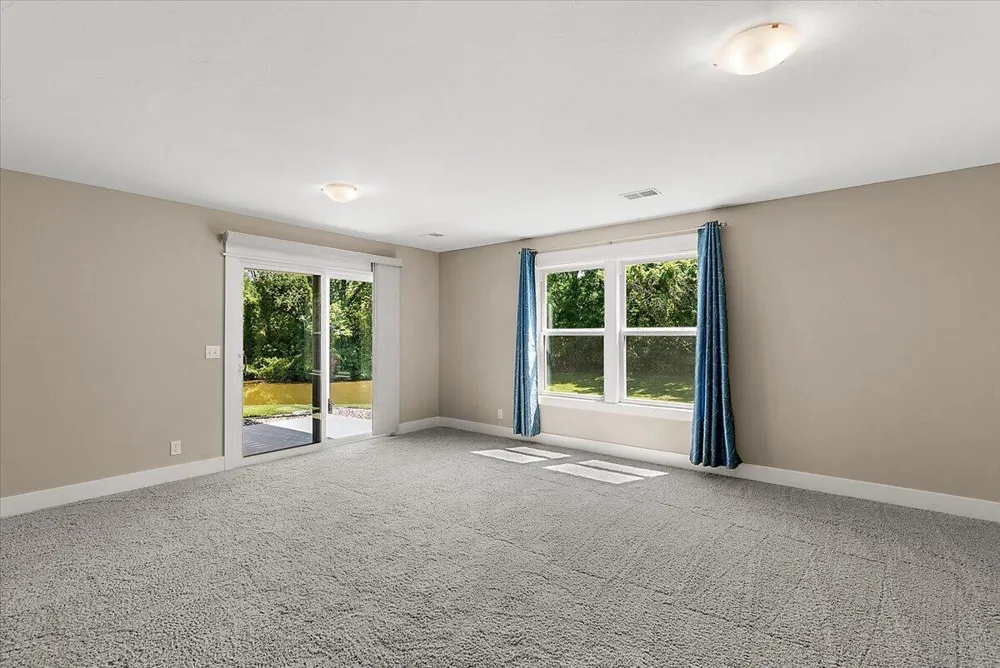 570 Riverbank Circle Zeeland, MI 49464
