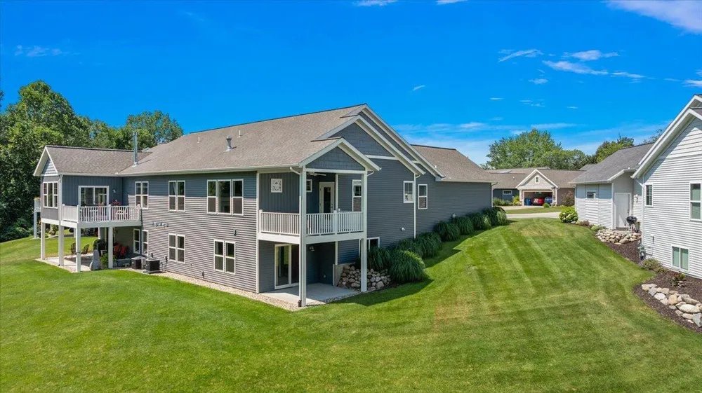 570 Riverbank Circle Zeeland, MI 49464