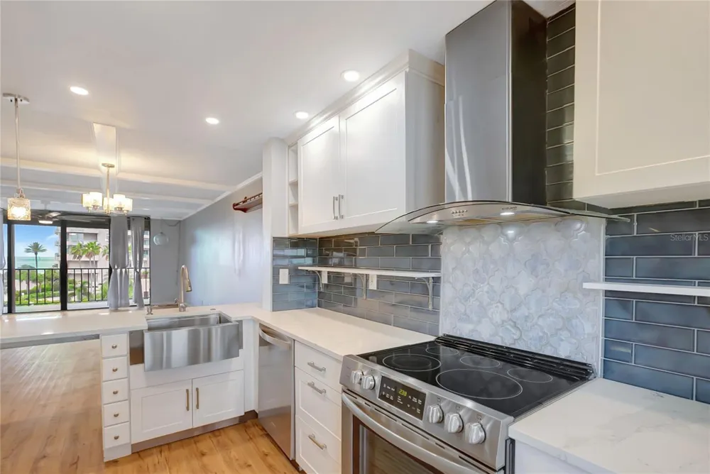 1581 GULF BOULEVARD #302N Clearwater Beach, FL 33767