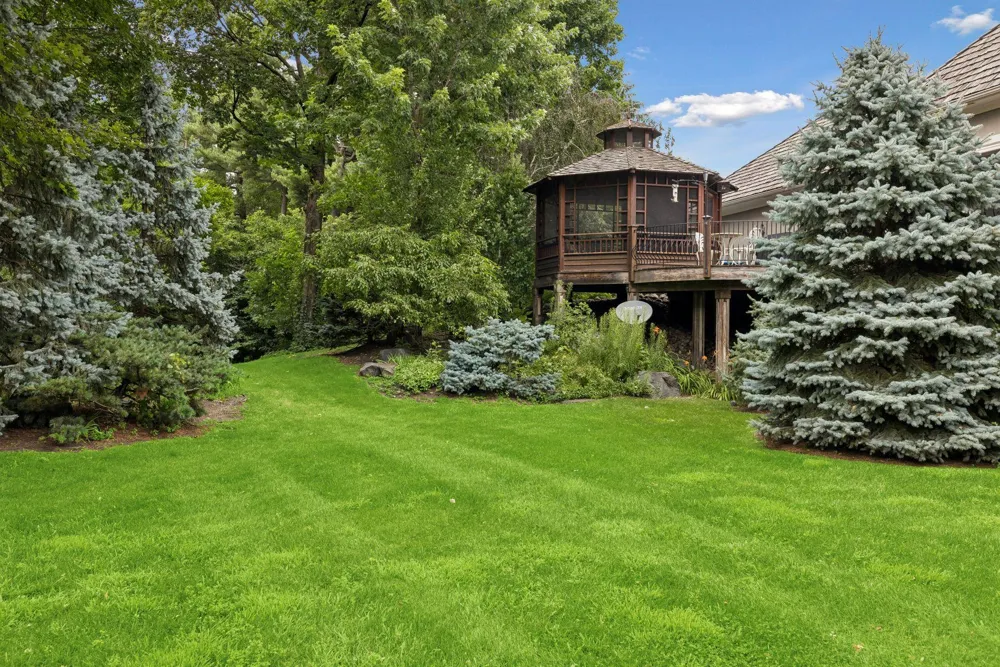 475 Highcroft Road Wayzata, MN 55391