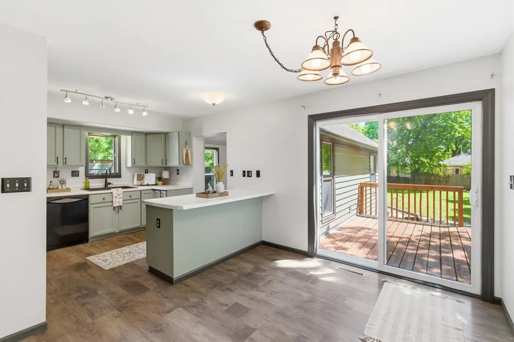 1035 E Main Street Mankato, MN 56001