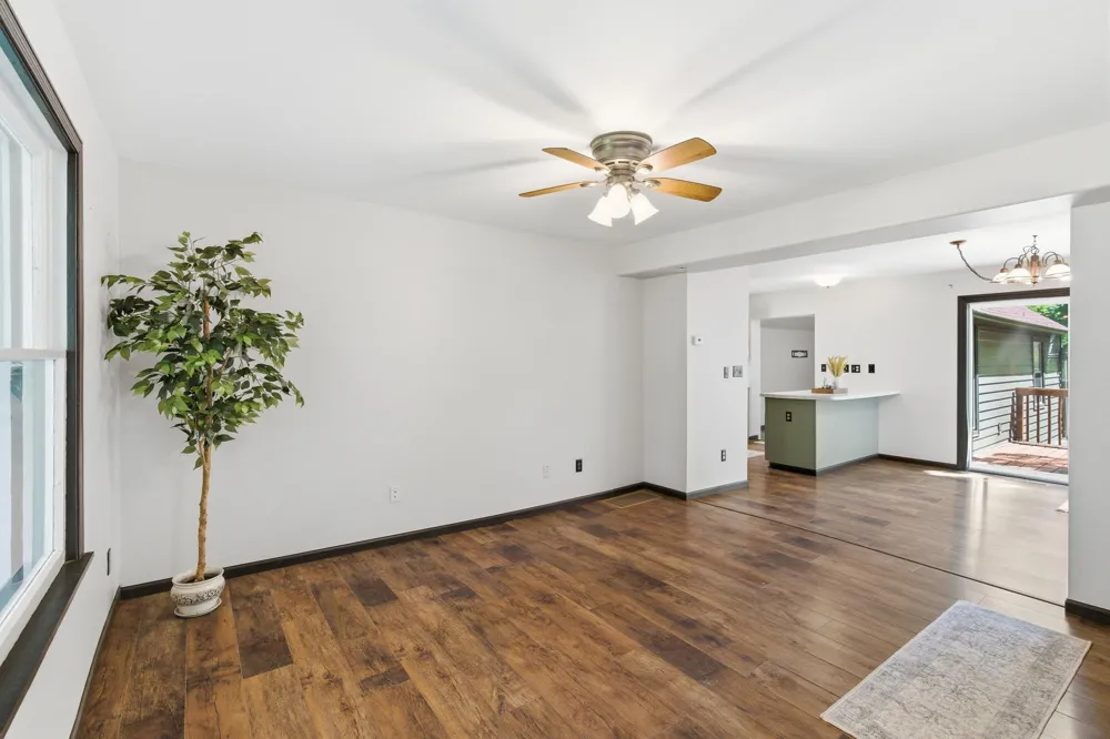 1035 E Main Street Mankato, MN 56001