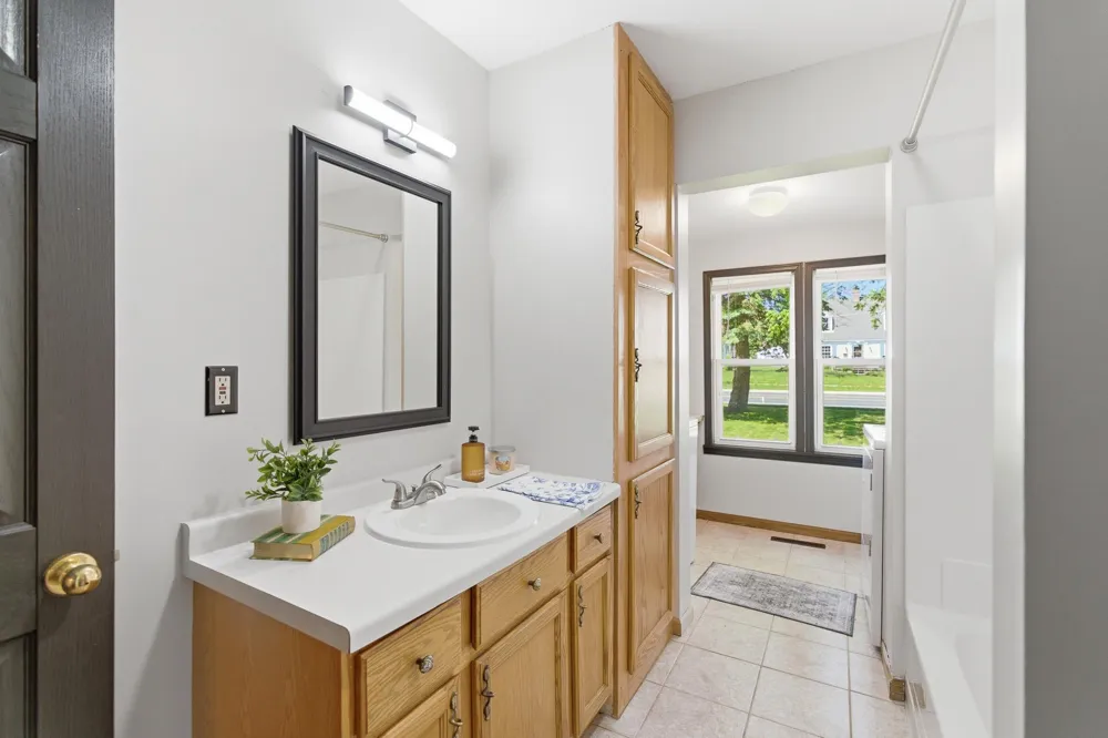 1035 E Main Street Mankato, MN 56001