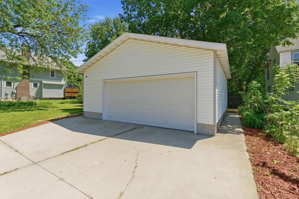 1035 E Main Street Mankato, MN 56001