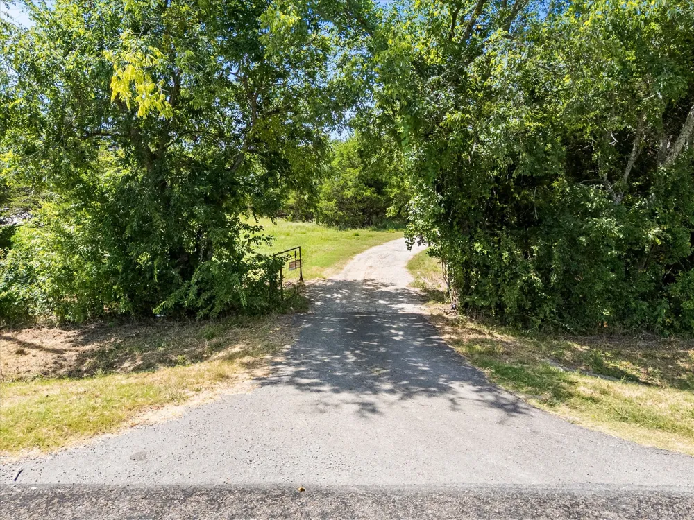 976 Fm 2194 Farmersville, TX 75442