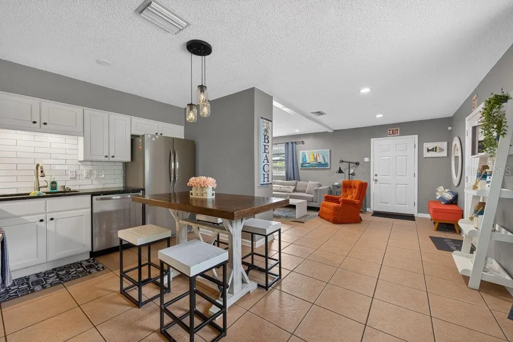 610 1ST AVENUE NE Largo, FL 33770
