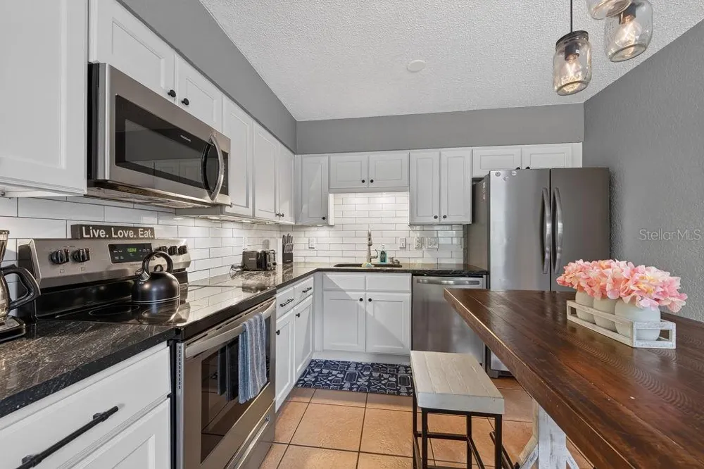 610 1ST AVENUE NE Largo, FL 33770