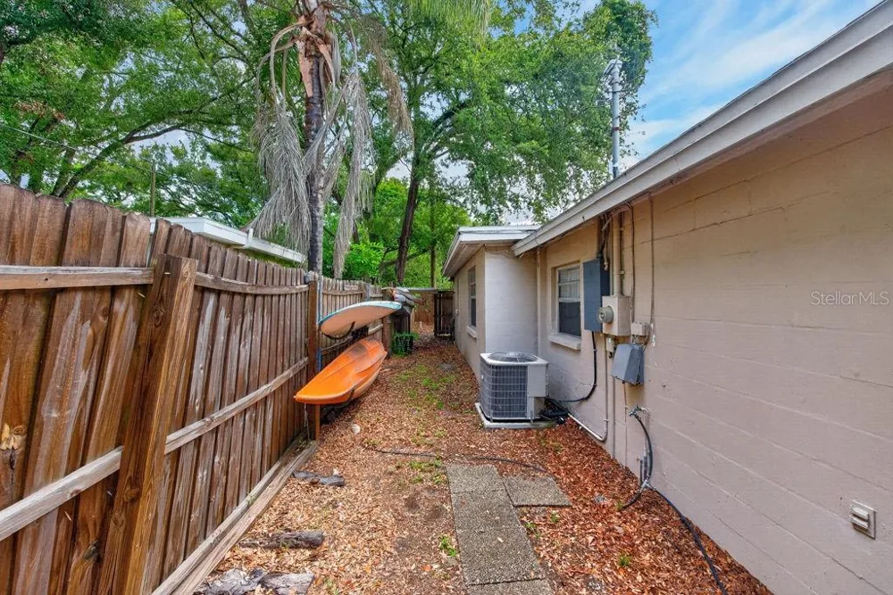 610 1ST AVENUE NE Largo, FL 33770