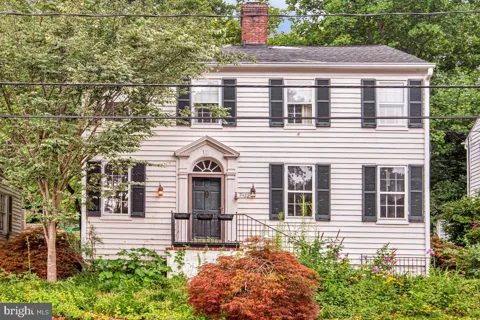 2422 PICKWICK ROAD