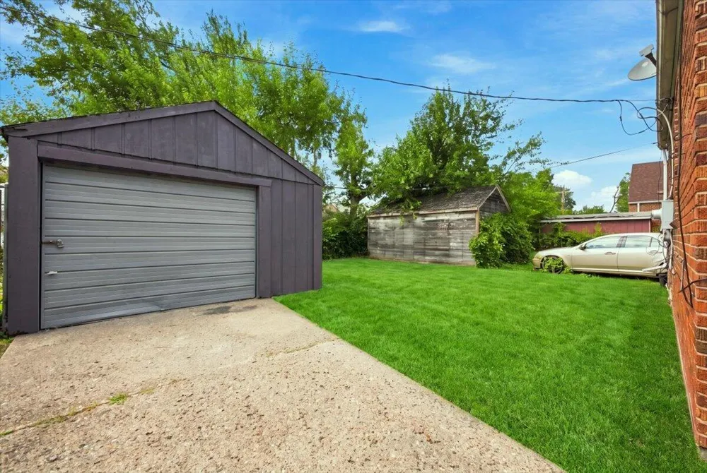 16143 Oakfield Street Detroit, MI 48235