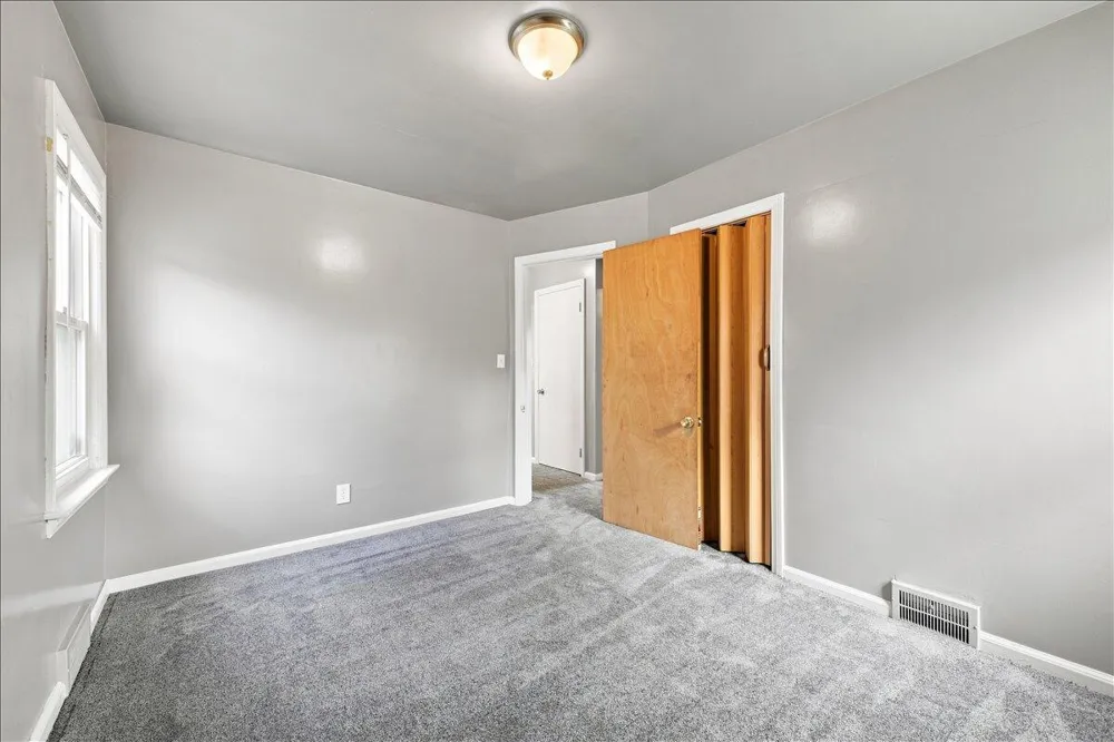 16143 Oakfield Street Detroit, MI 48235