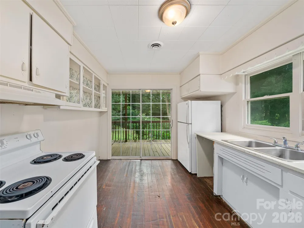 1644 State Hwy 80 S Burnsville, NC 28714