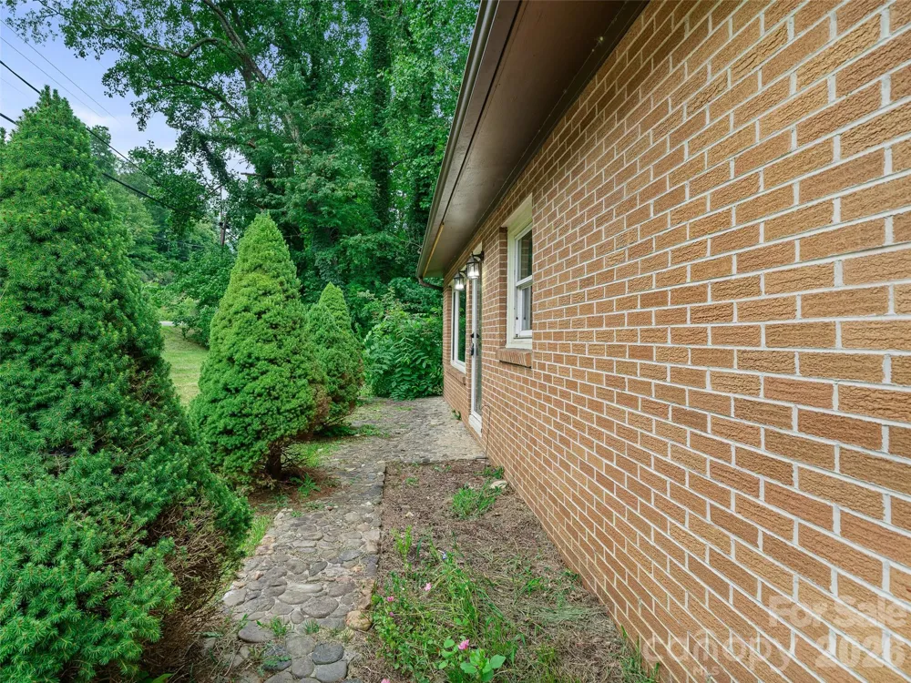 1644 State Hwy 80 S Burnsville, NC 28714