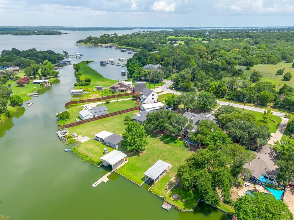 11972 Younger Court Azle, TX 76020