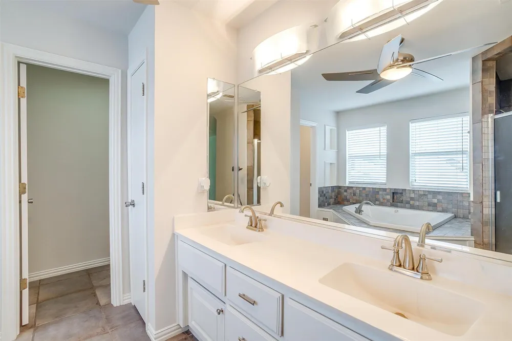 11972 Younger Court Azle, TX 76020
